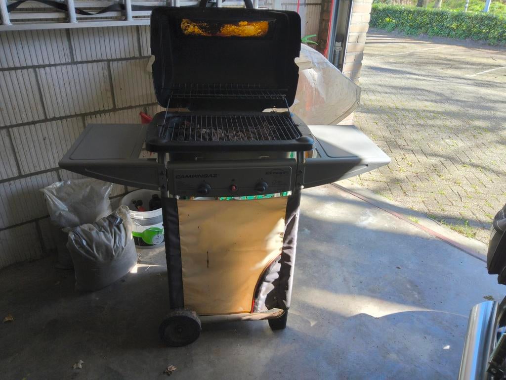 Gasbbq met lavastenen, Ophalen