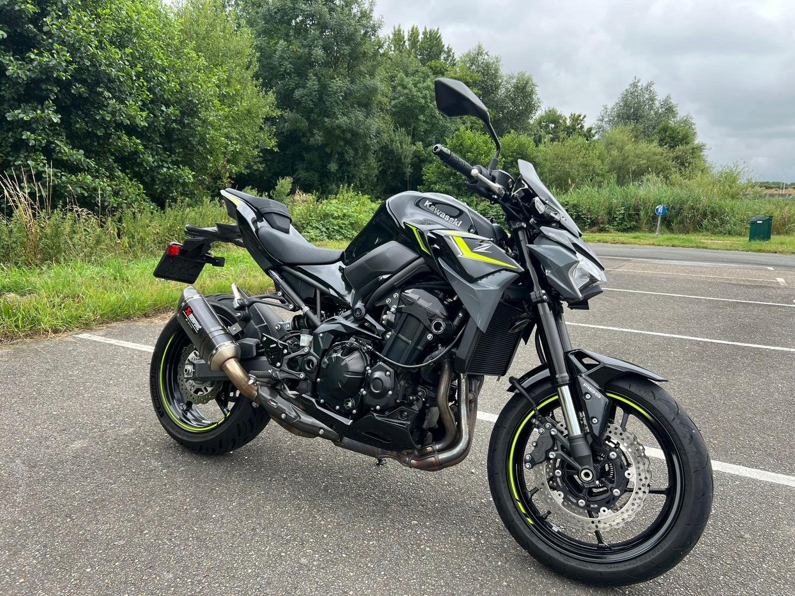 Kawasaki Z900 2024 - Naked Bike Akrapovic - 1e eigenaar, Motoren, Motoren | Kawasaki, Particulier, Naked bike, ABS, Handgeschakeld