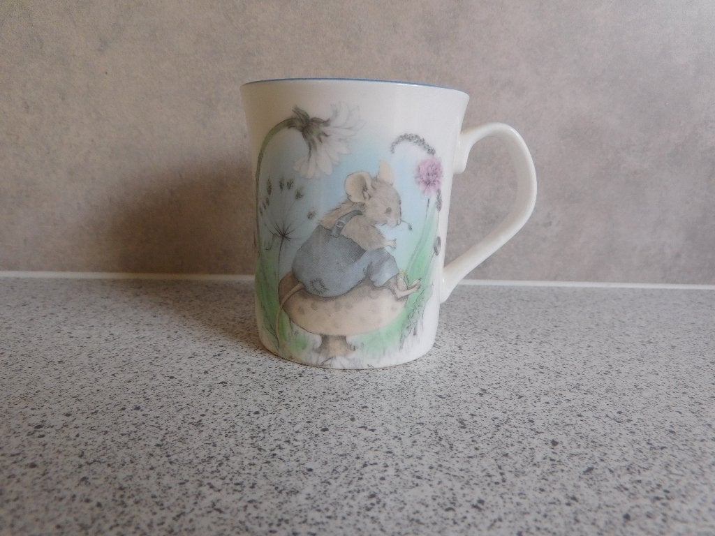 Mok Fine Bone China Mr. Mouse Douwe Egberts - Elizabethan, Ophalen of Verzenden, Gebruikt, Porselein, Kop en/of schotel