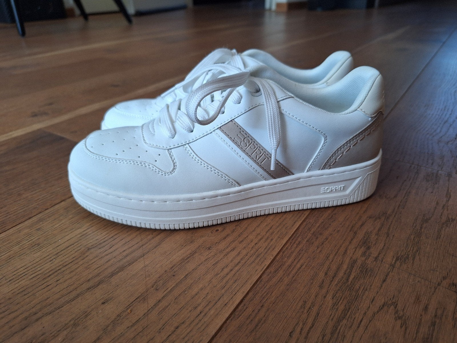 Witte sneakers met beige details, Wit, Ophalen of Verzenden, Esprit, Sneakers of Gympen