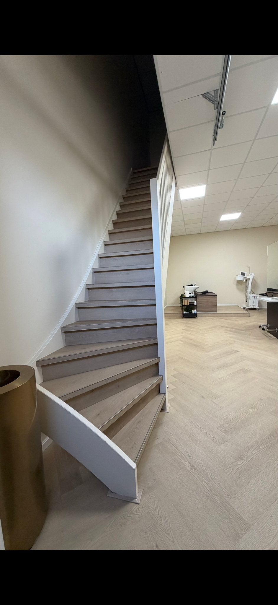 Praktijkruimte ter overname - 100m² in Almere-Stad, Praktijkruimte