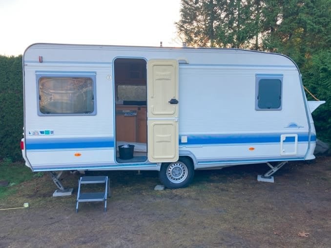 Adria Unica B 432 DD Caravan met Voortent, Caravans en Kamperen, Caravans, Standaardzit, Frans bed, Kachel, 750 - 1000 kg