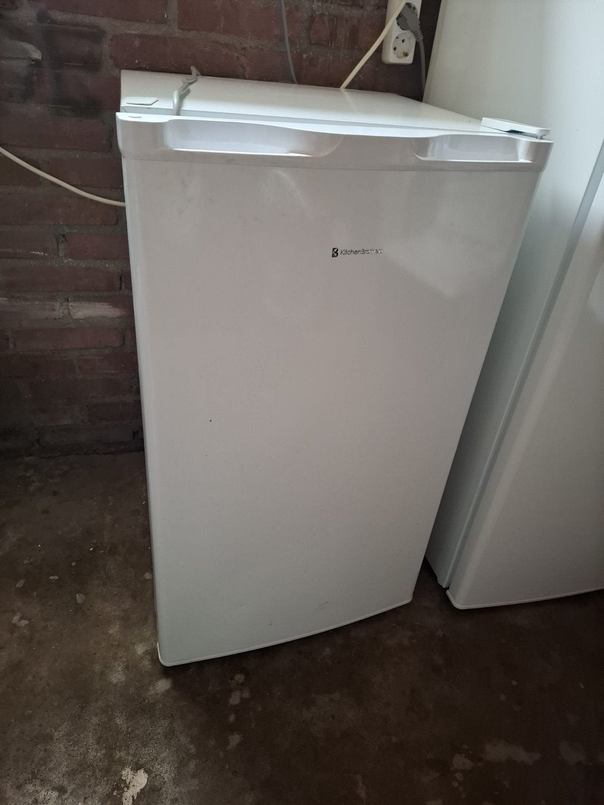 Kitchen broeders compacte diepvries. NIEUWSTAAT, Minder dan 75 liter, Ophalen, Zo goed als nieuw, Met vriesvak