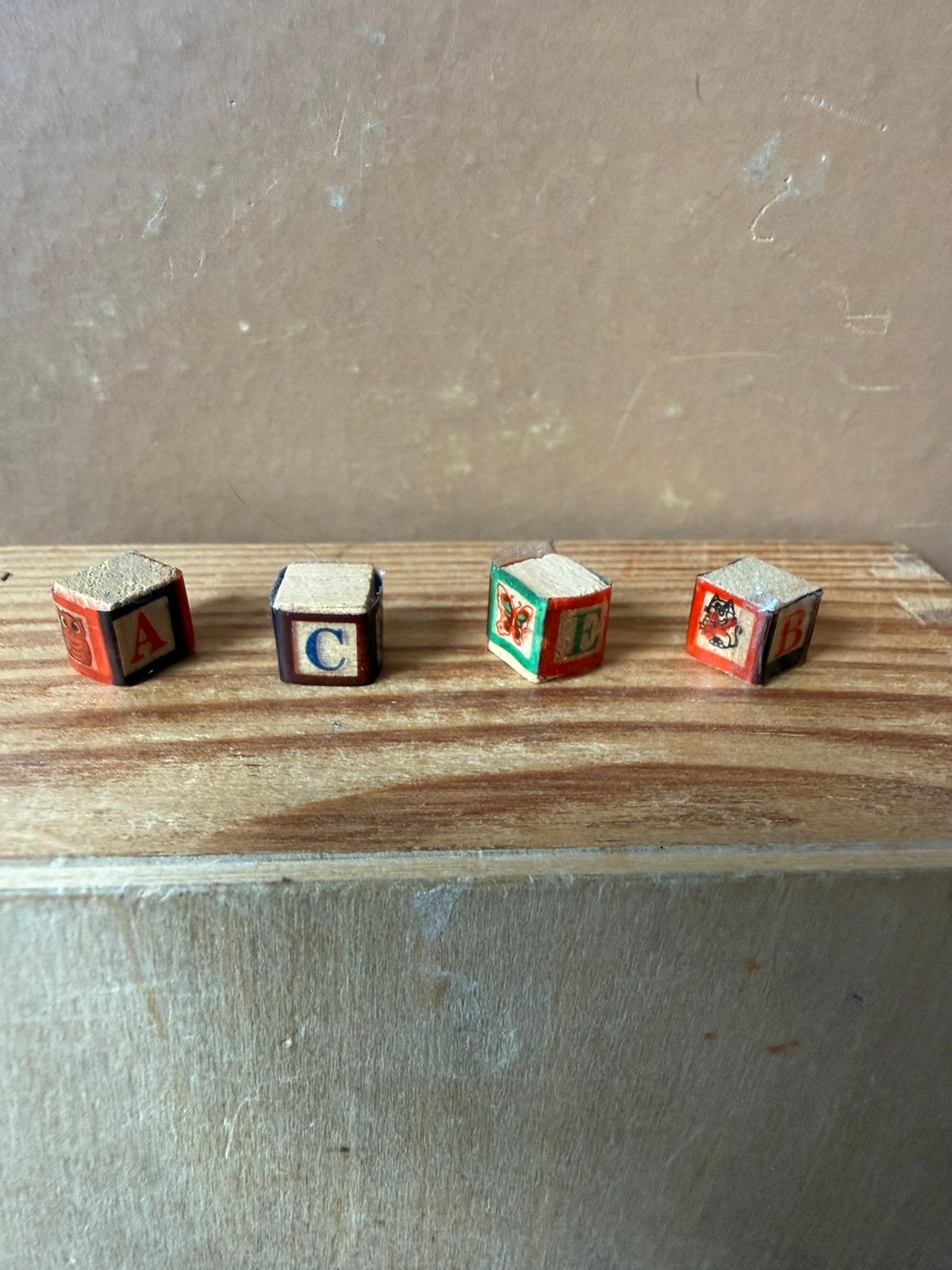 4x speel blok - ca 0.7cm - hout en kunststof, Ophalen of Verzenden, Zo goed als nieuw, Poppenhuis