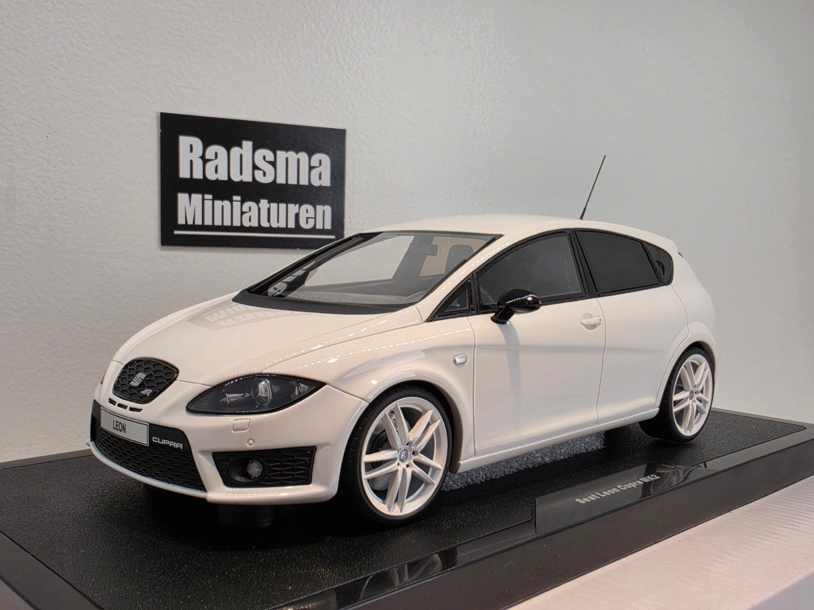 SEAT Leon MK2 Cupra R - Candy White - 1:18 Ottomobile, Hobby en Vrije tijd, OttOMobile, Auto, Nieuw, Ophalen of Verzenden