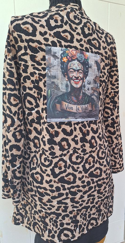 Lang vest, Frida Kahlo viva la vida  dames vest panterprint, Kleding | Dames, Ophalen of Verzenden, Nieuw, Maat 42/44 (L), Bruin
