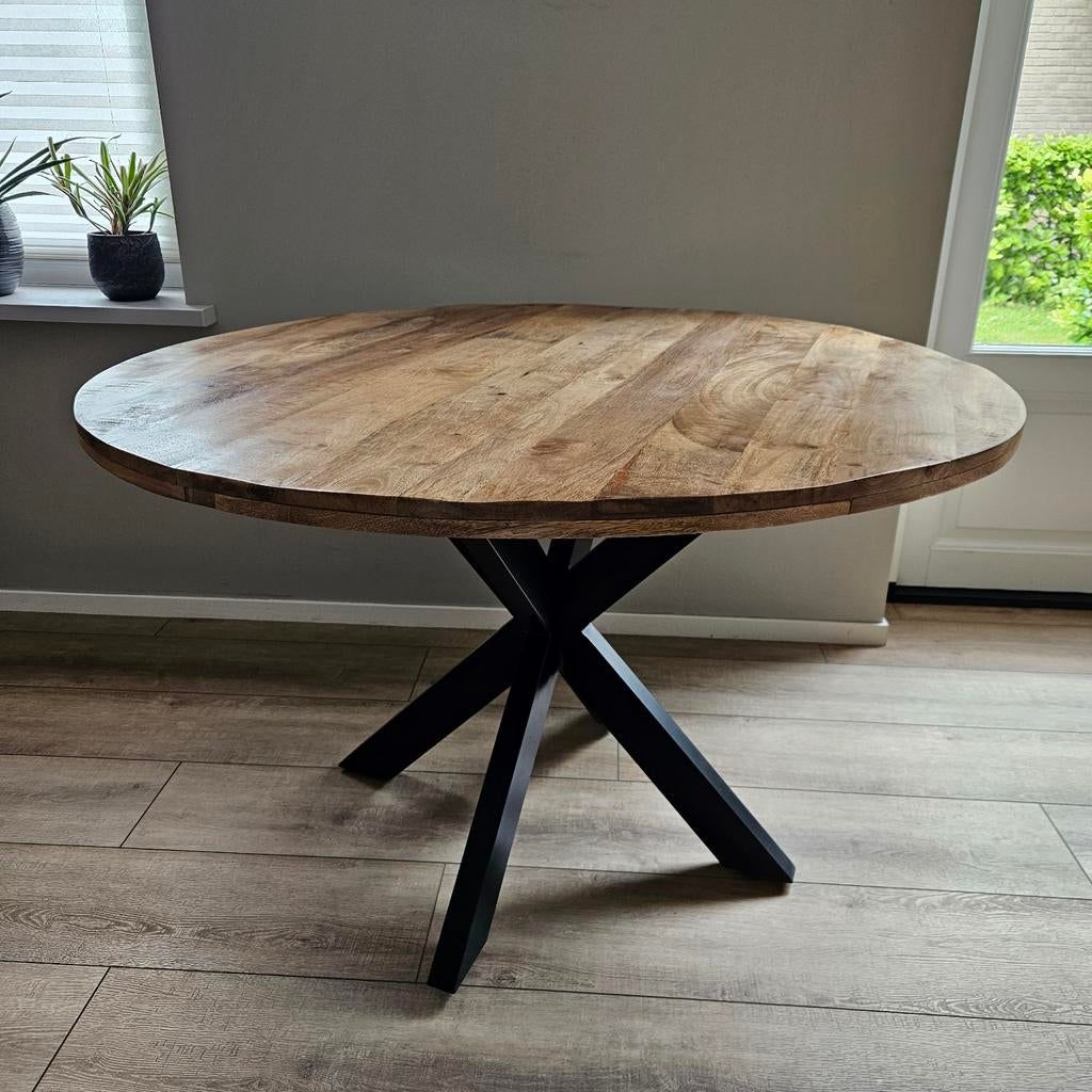 Ronde eettafel mangohout 120cm met zwart metalen spinpoot, Huis en Inrichting, Tafels | Eettafels, Rond, Zo goed als nieuw, Vier personen