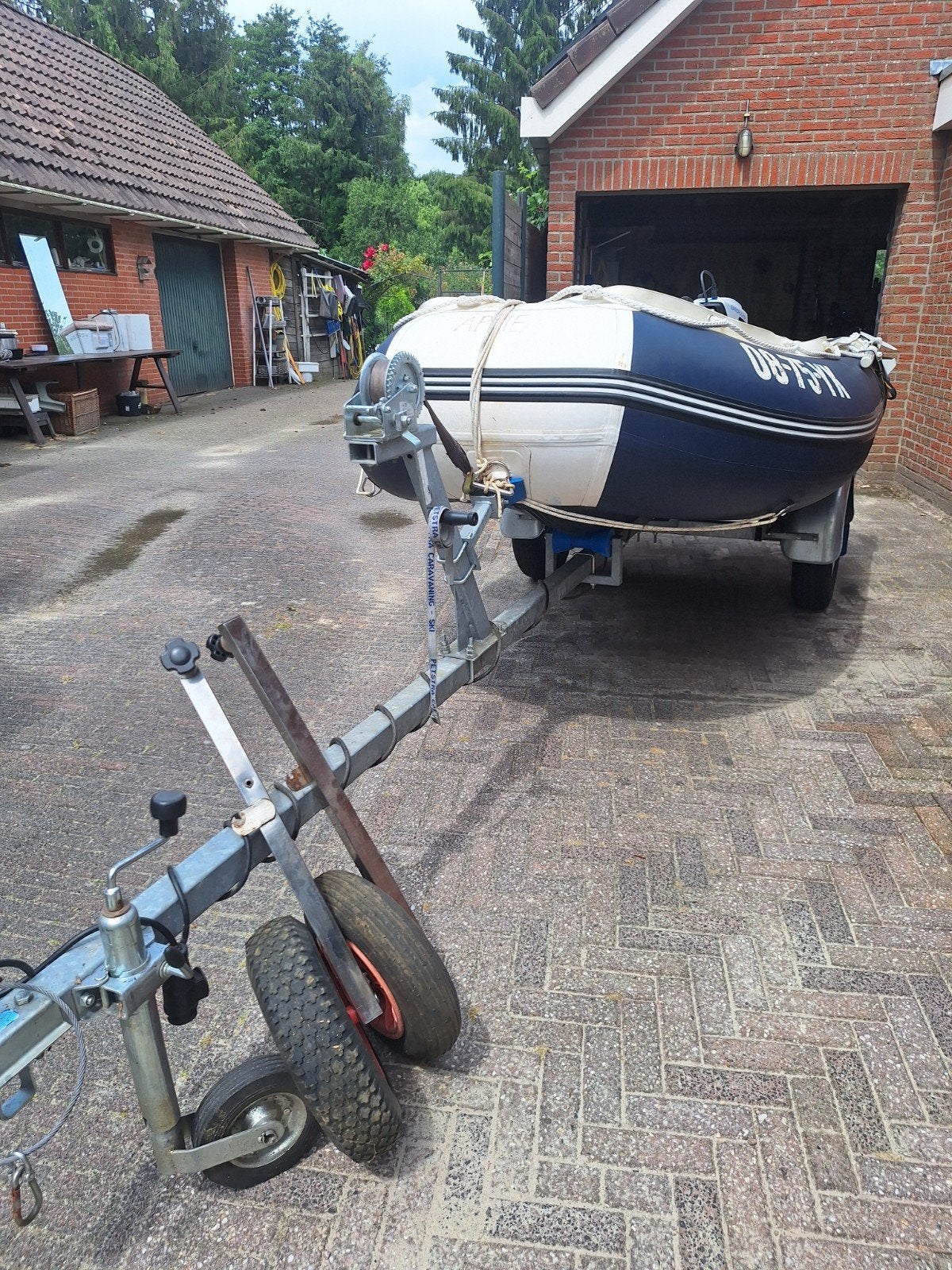 Rubberboot met fluistermotor, trailer en strandwielen, Ophalen of Verzenden