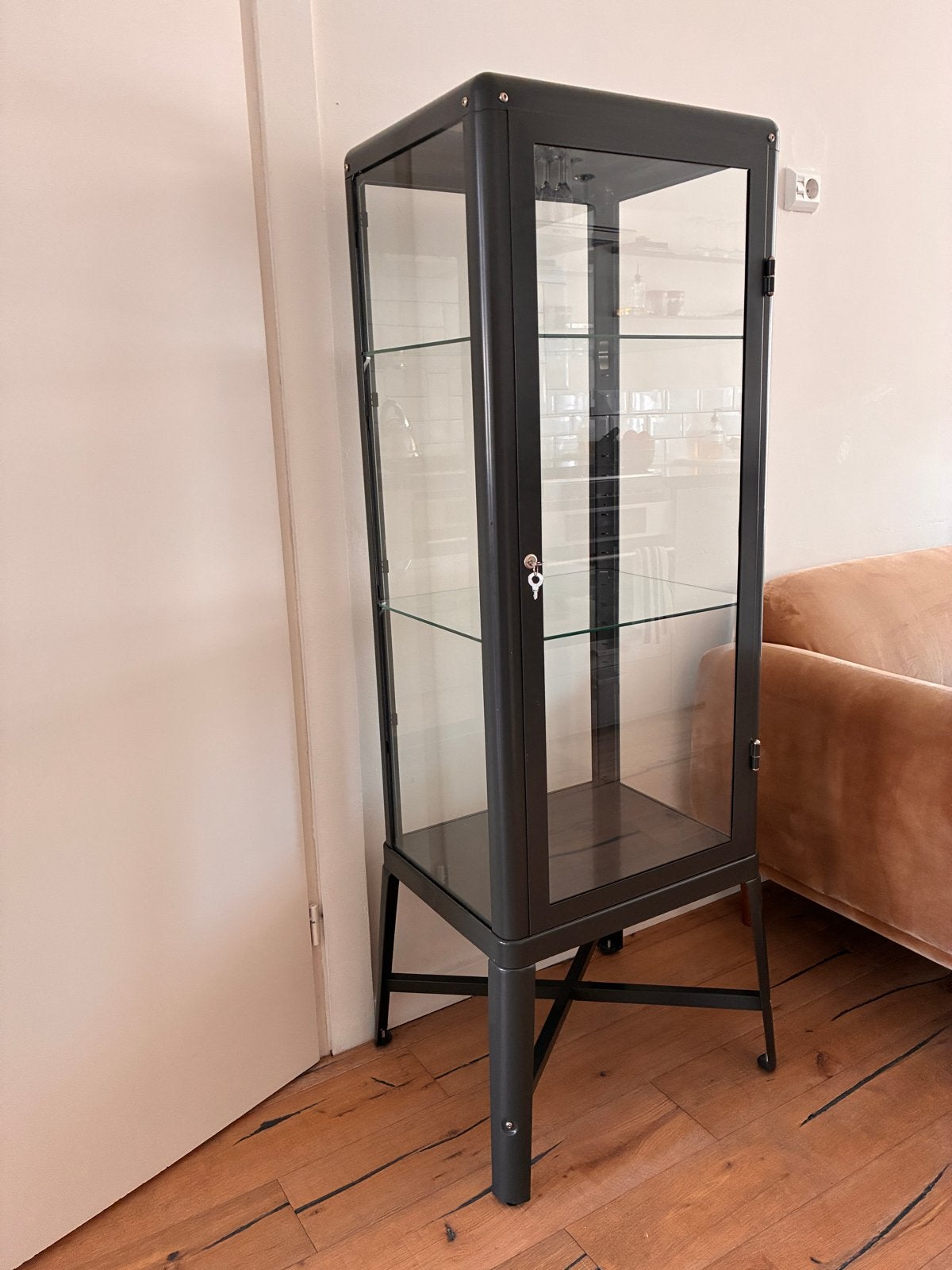 Glazen vitrinekast met slot - 151x50x40 cm, Huis en Inrichting, Kasten | Vitrinekasten, Ophalen, Gebruikt, 50 tot 100 cm, Glas