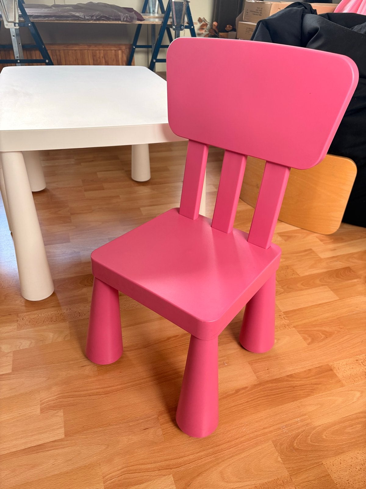 IKEA Mammut kindertafel met 2 stoelen, Ophalen, Gebruikt, Tafel(s) en Stoel(en)