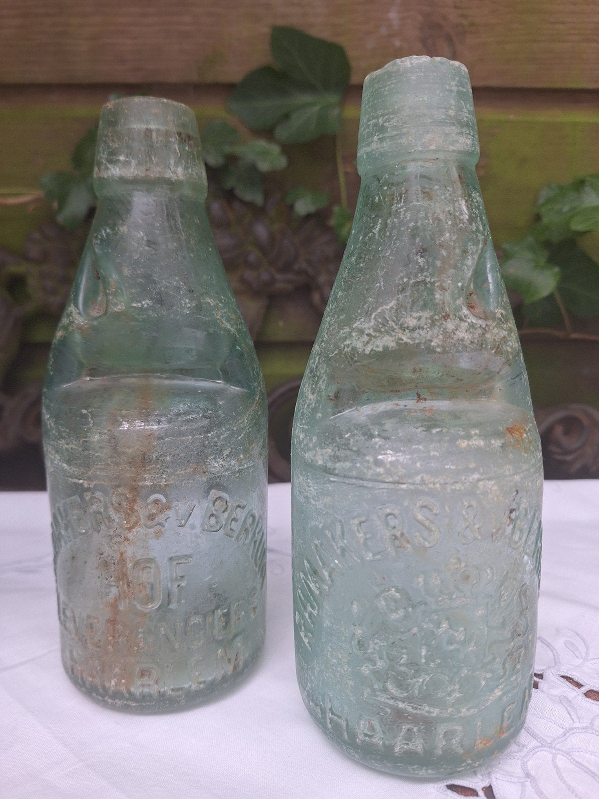 2 Antieke spuitwaterflessen - bodemvondsten, Ophalen of Verzenden, Gebruikt