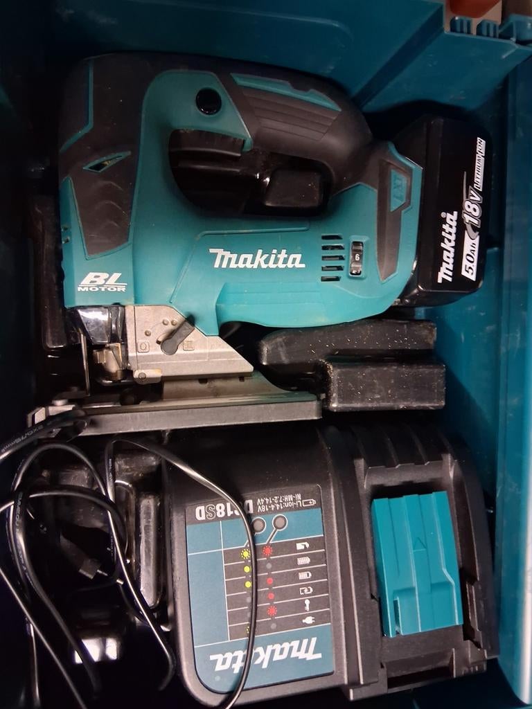 Makita djv182 met accu en lader paar keer gebruikt, Ophalen, Decoupeerzaag, Zo goed als nieuw, 30 tot 70 mm