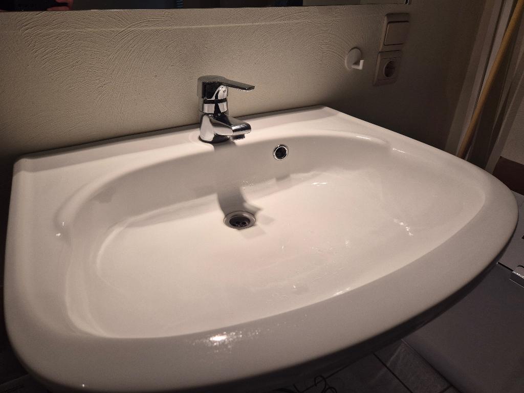 Wasbak 65 x 55 cm wit + Grohe kraan gratis, Doe-het-zelf en Verbouw, Sanitair, Ophalen, Gebruikt, Wastafel