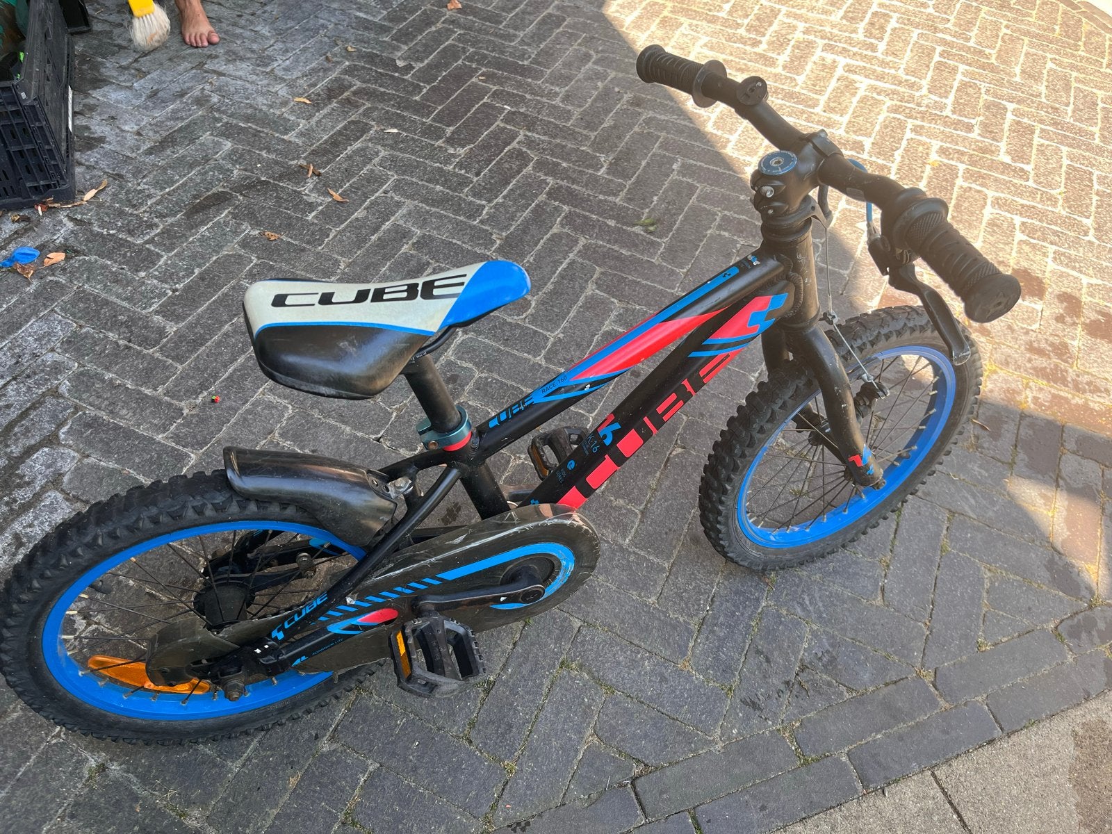 Cube kinderfiets 16 inch - Zwart/Blauw/Rood, Fietsen en Brommers, Fietsen | Kinderfietsjes, Ophalen, Gebruikt, Velgrem, 16 tot 20 inch