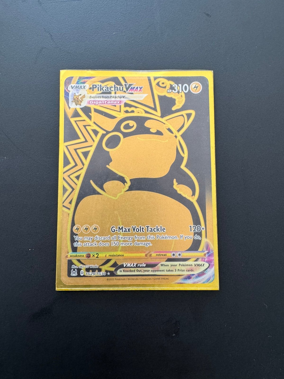 Pikachu VMAX Gold TG29/TG30 Pokémon Kaart, Ophalen of Verzenden, Zo goed als nieuw