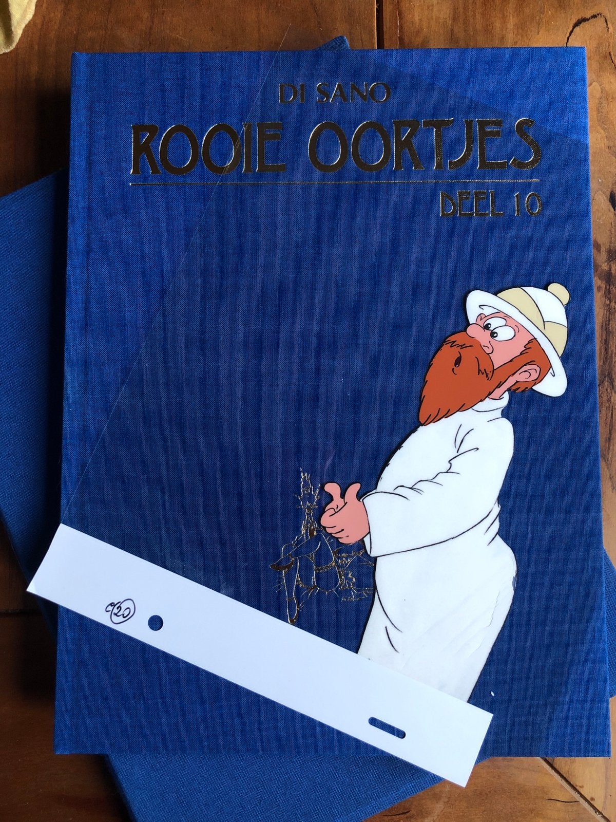 Rooie Oortjes Deel 10 - Gesigneerd en Genummerd, Eén stripboek, Ophalen of Verzenden, Zo goed als nieuw
