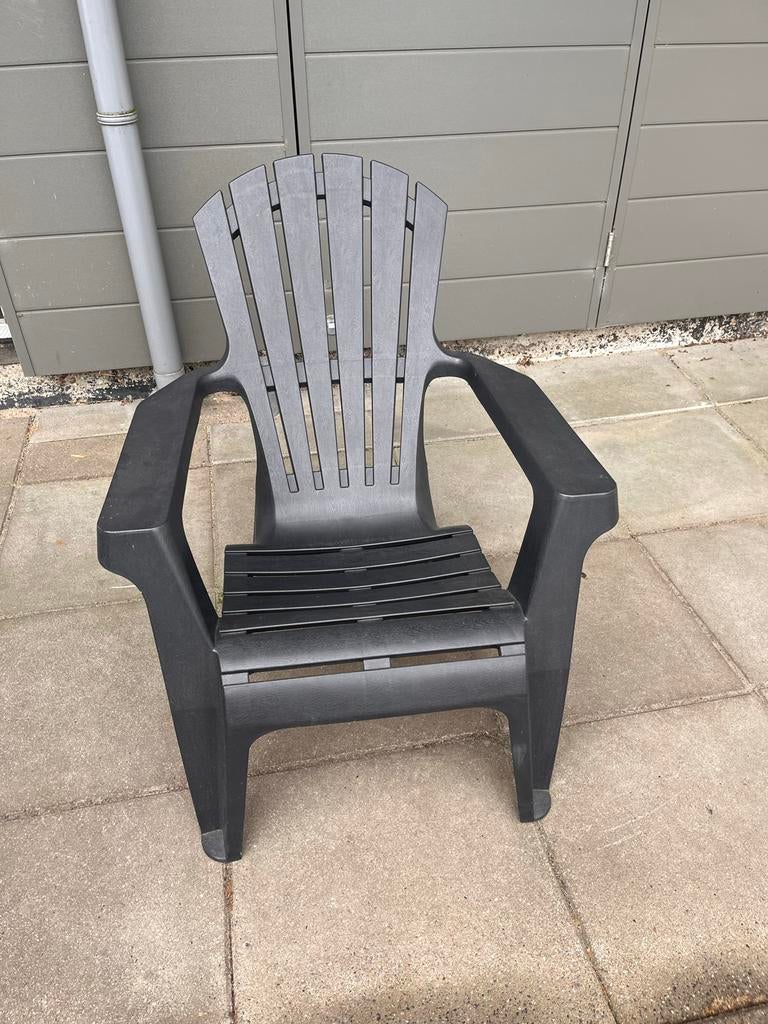 Gratis af te halen: Plastic tuinstoel, Tuin en Terras, Tuinstoelen, Ophalen, Gebruikt, Plastic