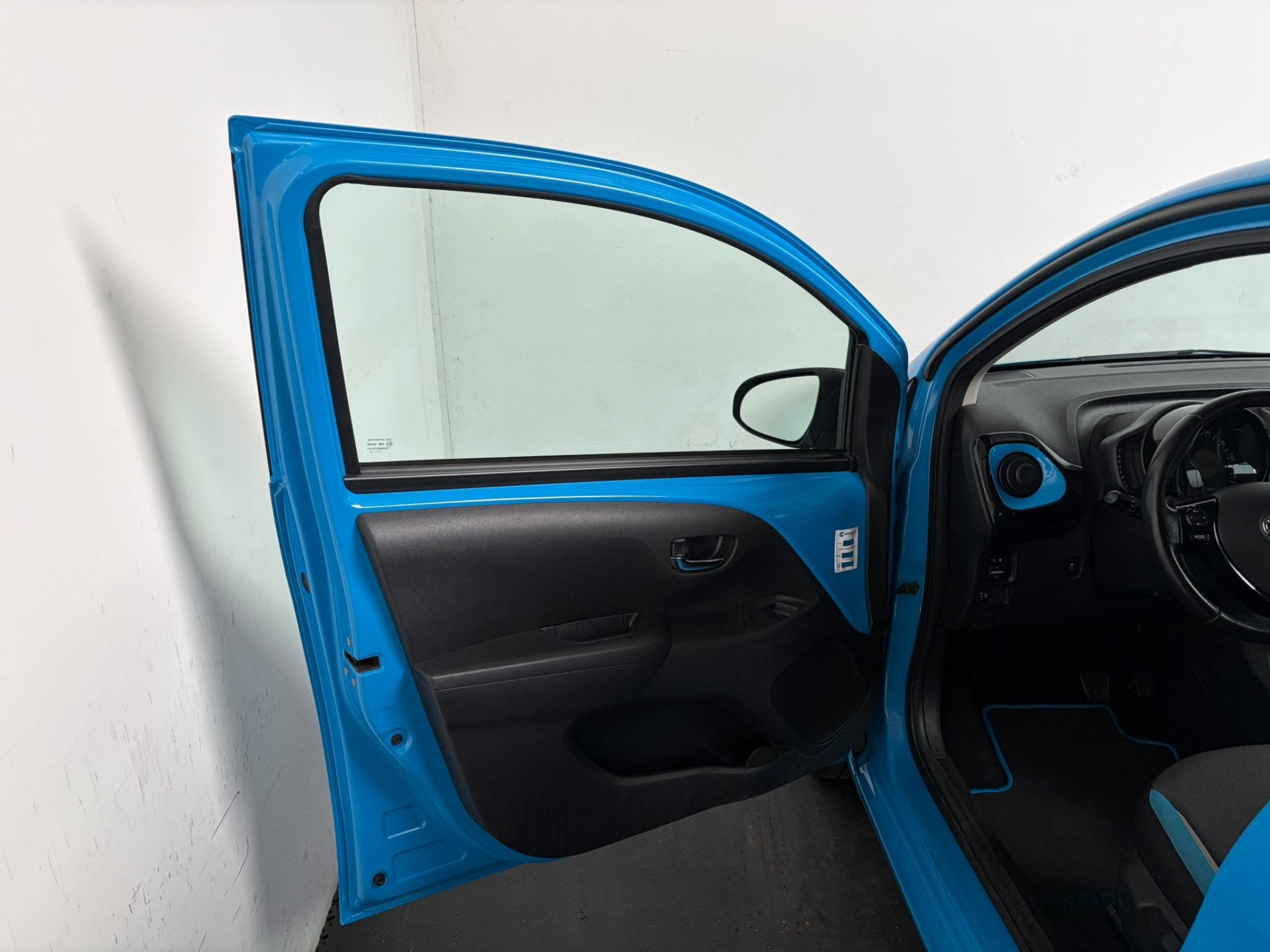 Toyota Aygo 1.0 VVT-i x-cite Automaat! (bj 2016), Auto's, Gebruikt, Euro 6, Elektrische ramen, 3 cilinders