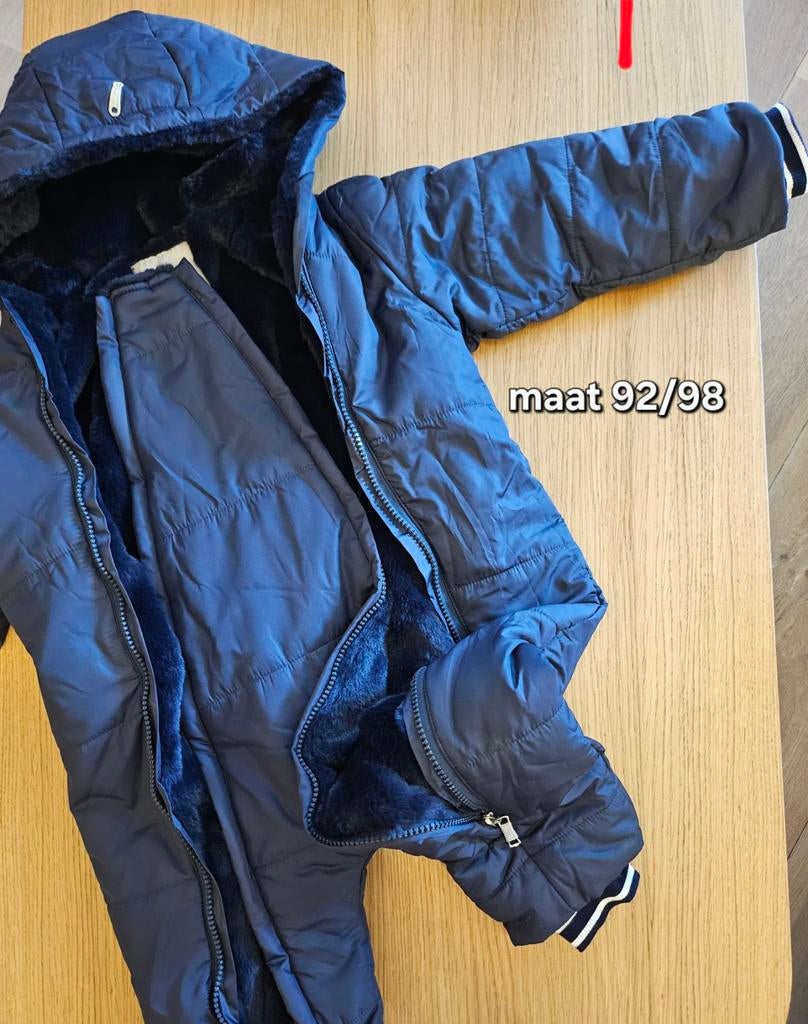Groot kledingpakket mt 86-98, incl drie jasjes en skipak, Ophalen, Zo goed als nieuw, Jongen of Meisje