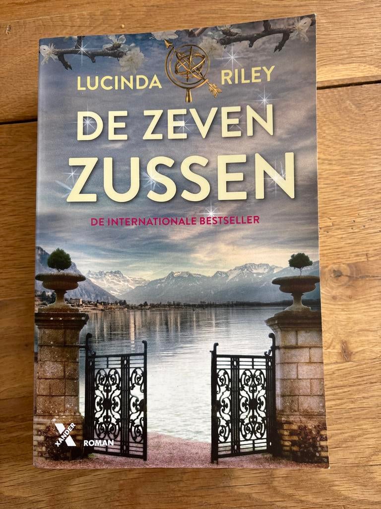 De Zeven Zussen - Lucinda Riley (Internationale Bestseller), Ophalen of Verzenden, Gelezen, Nederland