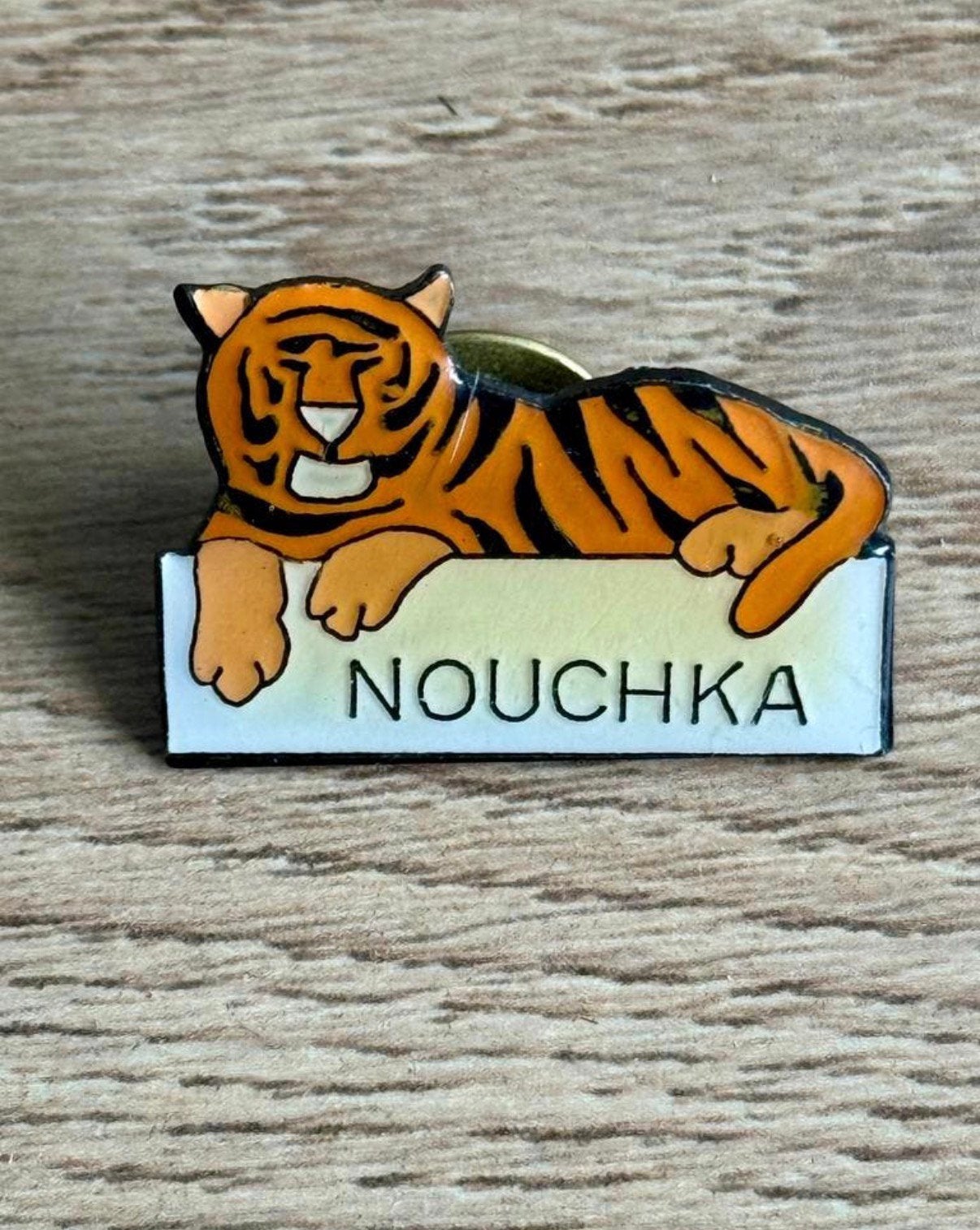 Nouchka Vintage Pin, Verzamelen, Speldjes, Pins en Buttons, Ophalen of Verzenden, Gebruikt, Overige onderwerpen, Speldje of Pin