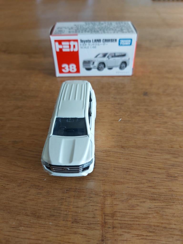 MODELAUTO TAKARA TOMY TOYOTA LANDCRUISER WIT, Hobby en Vrije tijd, Modelauto's | Overige schalen, Ophalen of Verzenden, Zo goed als nieuw