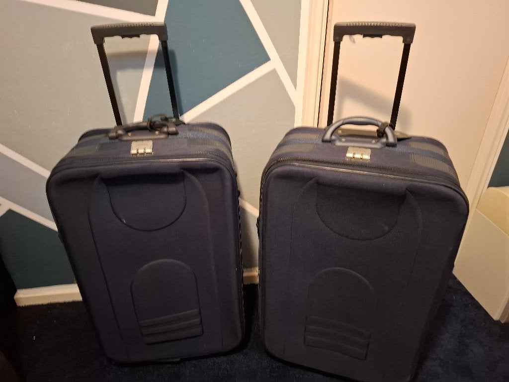 2 blauwe koffers, Ophalen, Overige materialen, Wieltjes, Gebruikt