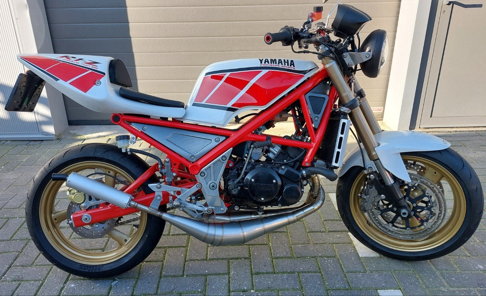 YAMAHA R1Z RESTO MOD TWEETAKT tzr, 2 cilinders, Sportuitlaat, Motorrijbewijs A, Meer dan 35 kW