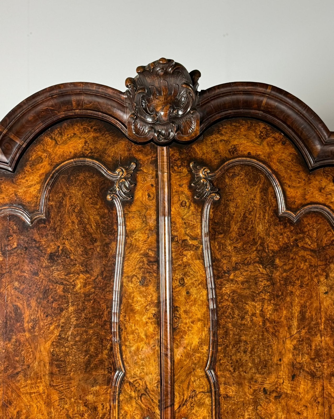 Wortelnoten kabinet ca. 1740, Ophalen