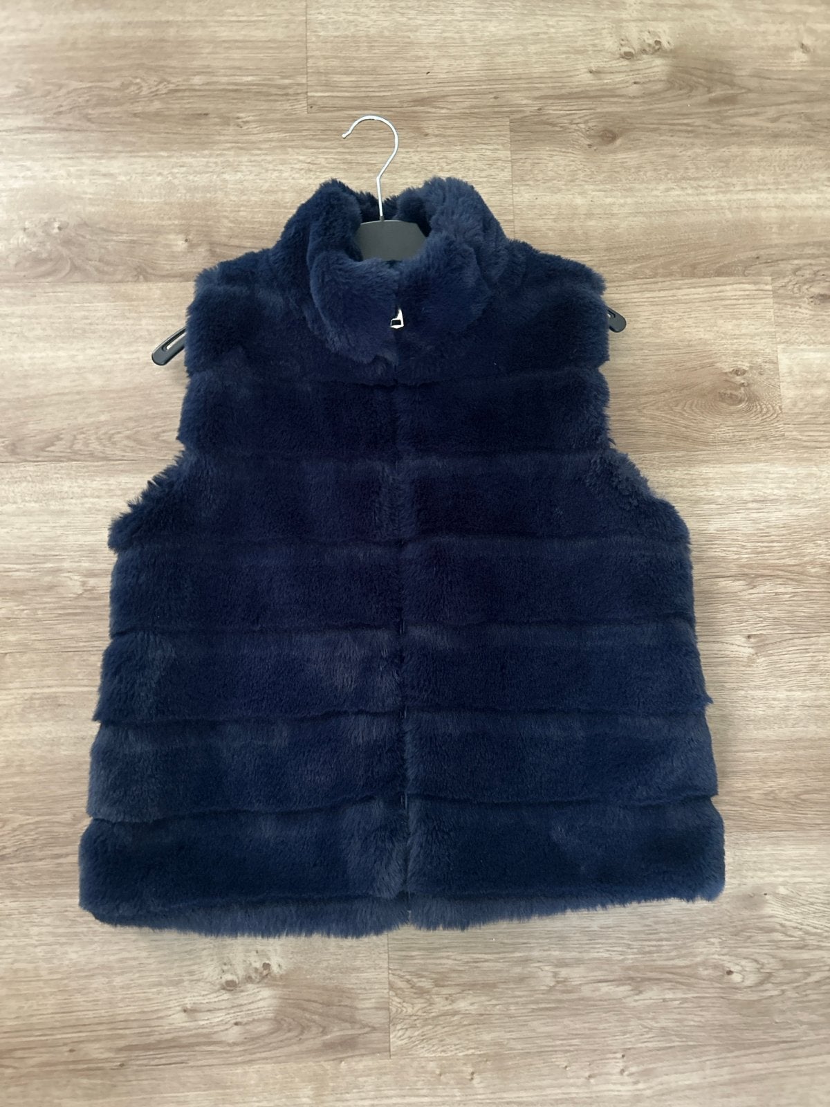 Nieuwe blauwe bodywarmer van nep bont, one size, Kleding | Dames, Bodywarmers, Ophalen of Verzenden, Nieuw, Maat 38/40 (M), Blauw