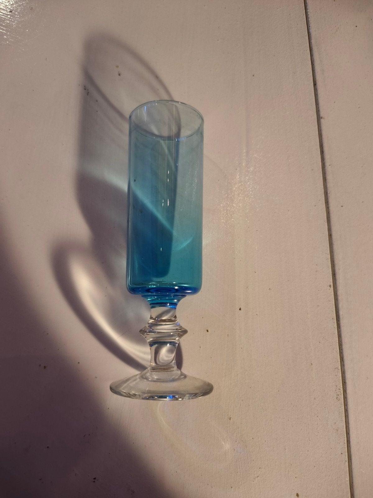 Blauw glazen vaasje op voet, Ophalen of Verzenden