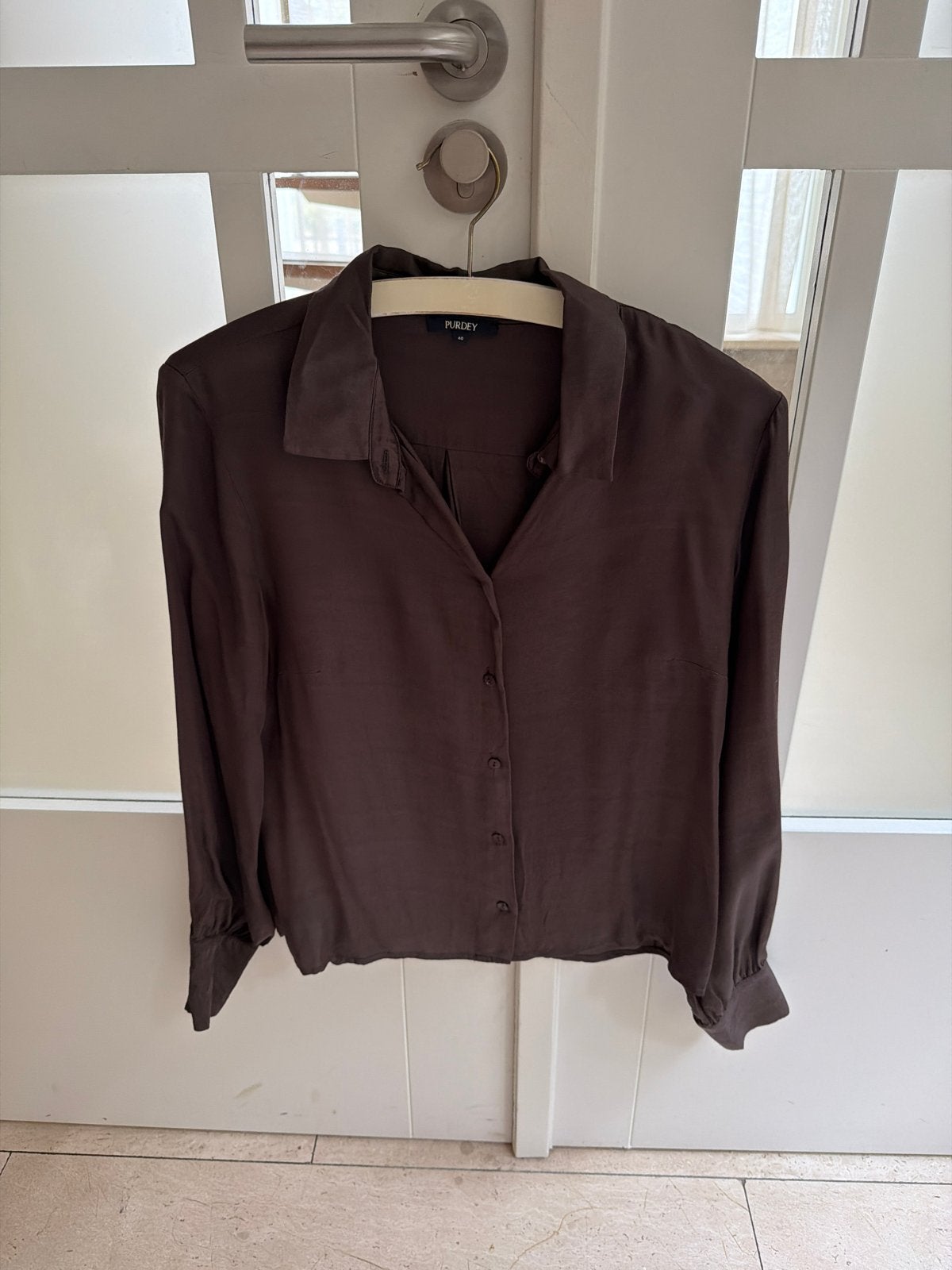 Purdey Blouse Glanzende Stof - Maat 40, Kleding | Dames, Ophalen of Verzenden, Zo goed als nieuw, Maat 38/40 (M), Bruin