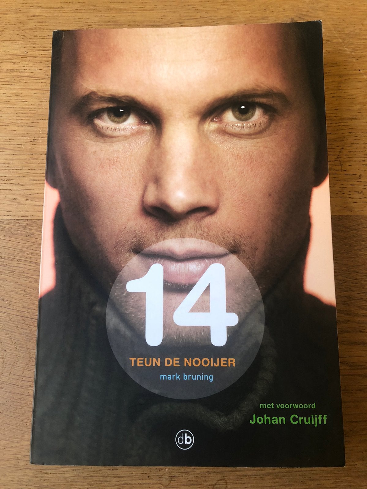 Gesigneerd boek ‘14 Teun de Nooijer’ door Mark Bruning, Ophalen of Verzenden, Gelezen, Balsport