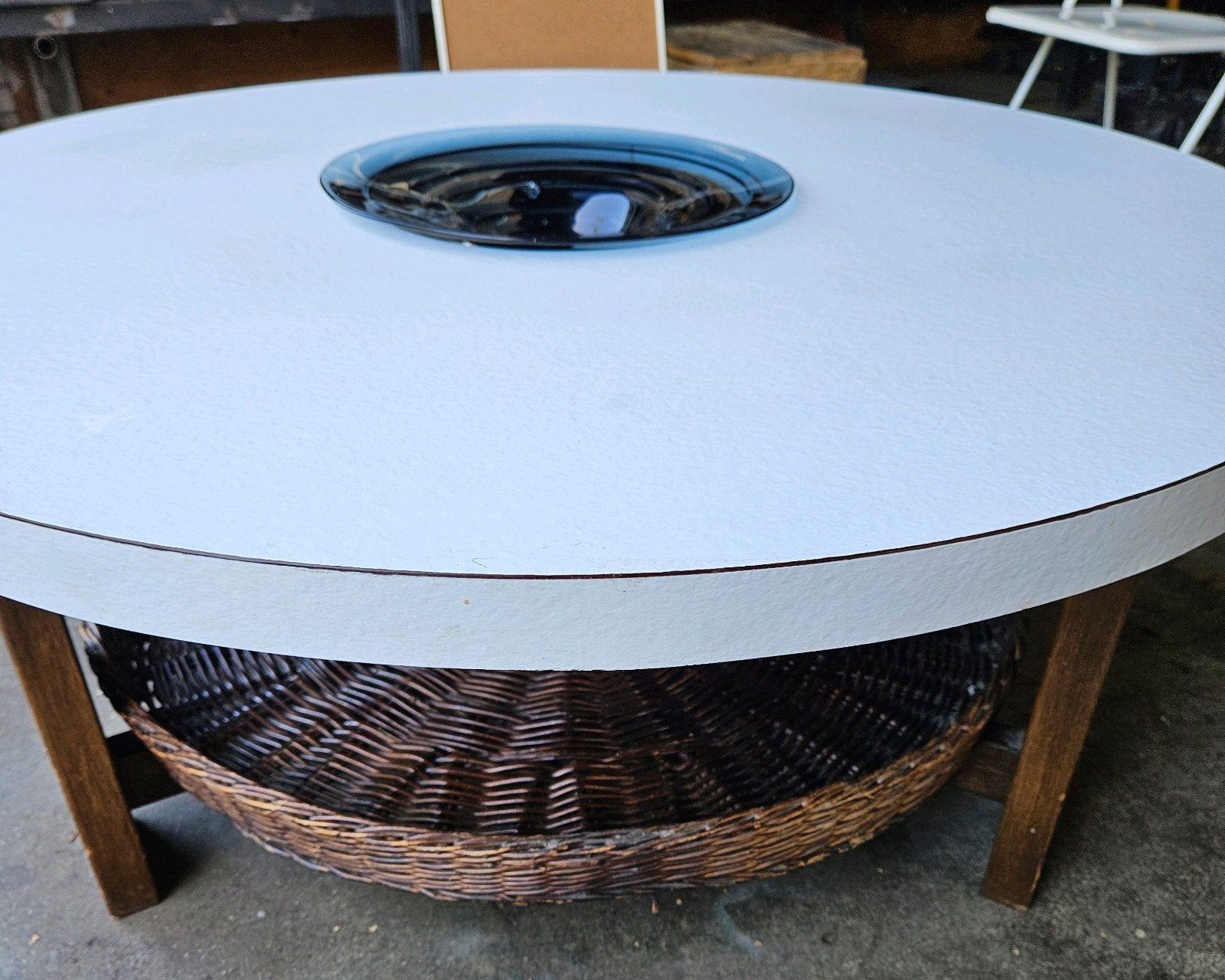 Vintage Salontafel jaren 60 met rieten mand, Huis en Inrichting, Ophalen, Gebruikt, 50 tot 100 cm, 100 tot 150 cm