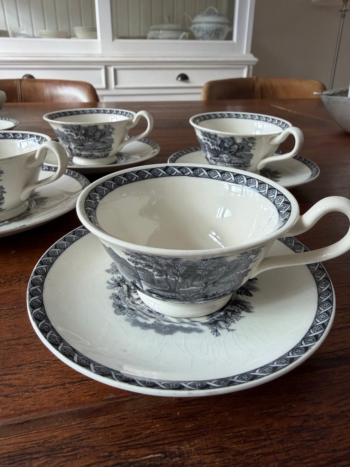 Wedgwood Etruria Engeland  4 stuks theekopjes en schotels, Ophalen of Verzenden