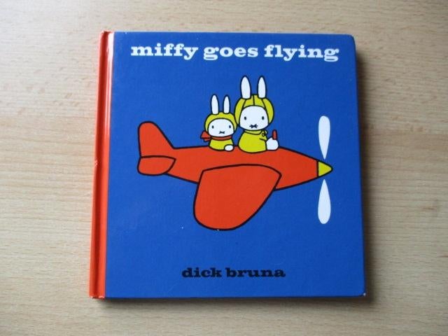 Nijntje boekje  Miffy goes flying, Ophalen of Verzenden, Zo goed als nieuw, Sprookjes