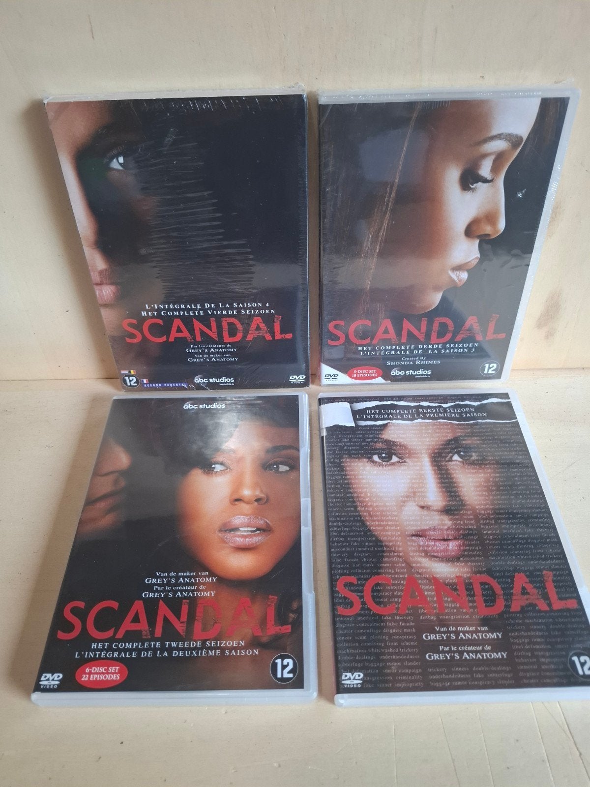Scandal Seizoen 1 t/m 4 - Thriller Tv-serie - 4 DVD Boxen, Bonusmateriaal, Seizoen 1, Ophalen of Verzenden, Duits