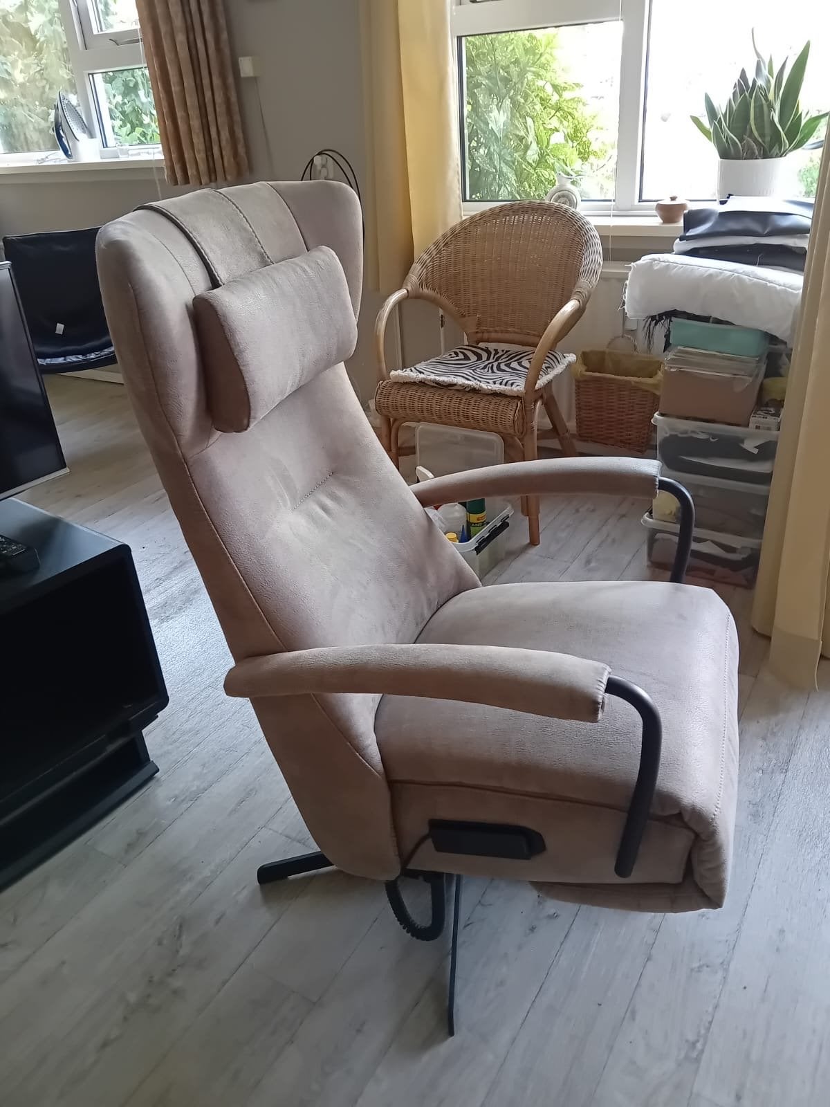 MOET WEG Prominent Sta/op fauteuil Bon aanwezig nieuw €4583, Ophalen, Overige kleuren, Leer, Zo goed als nieuw