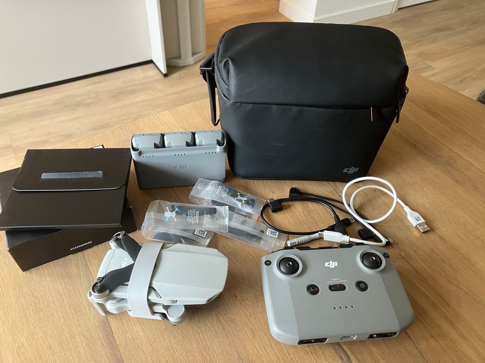 DJI Mini 2 SE Fly More Combo - Zo goed als nieuw, 30 tot 45 minuten, Cameradrone, Extra accu('s), 5 tot 10 kilometer