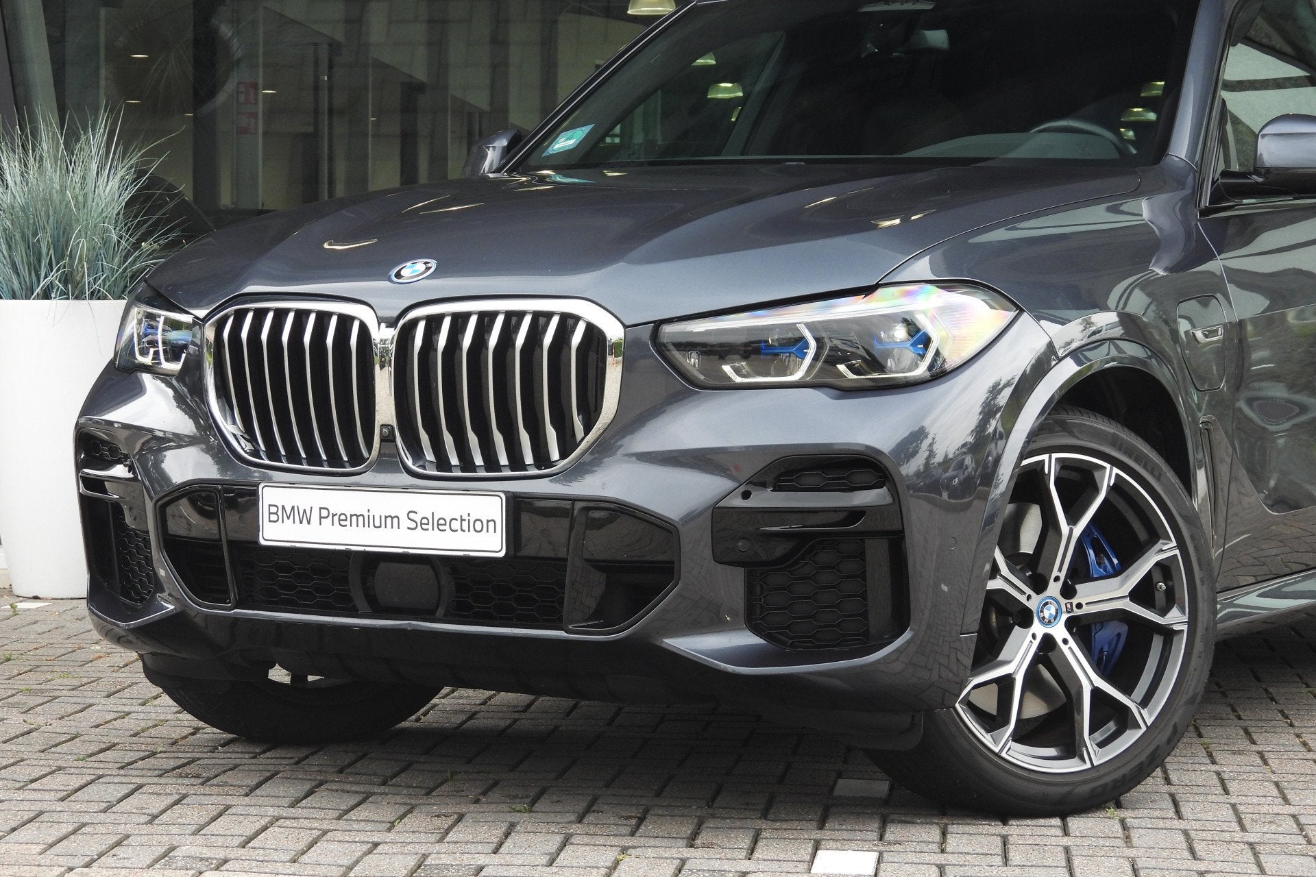 BMW X5 xDrive45e M Sport Automaat / Trekhaak / Panoramadak S, Gebruikt, 394 pk, Met garantie (alle), Leder