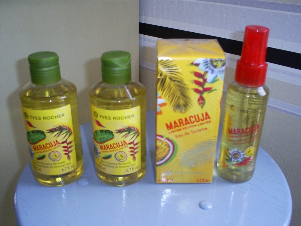 Yves Rocher Maracuja eau de toilette, bad gel en haarparfum, Ophalen of Verzenden, Nieuw, Parfumfles, Gevuld