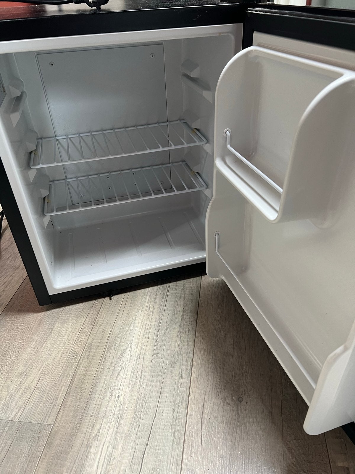 Alpina mini koelkast - Compact en handig, Witgoed en Apparatuur, Ophalen, Minder dan 75 liter, Zonder vriesvak, Gebruikt