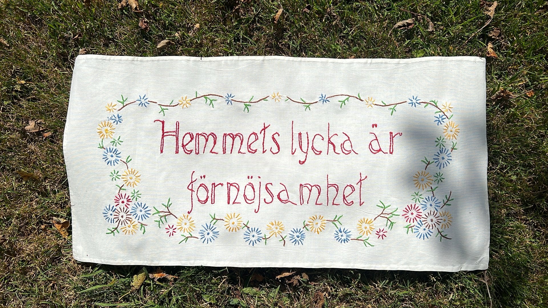 Geborduurd Wandkleedje met tekst :Zweden Värmland  60 x 30, Ophalen of Verzenden