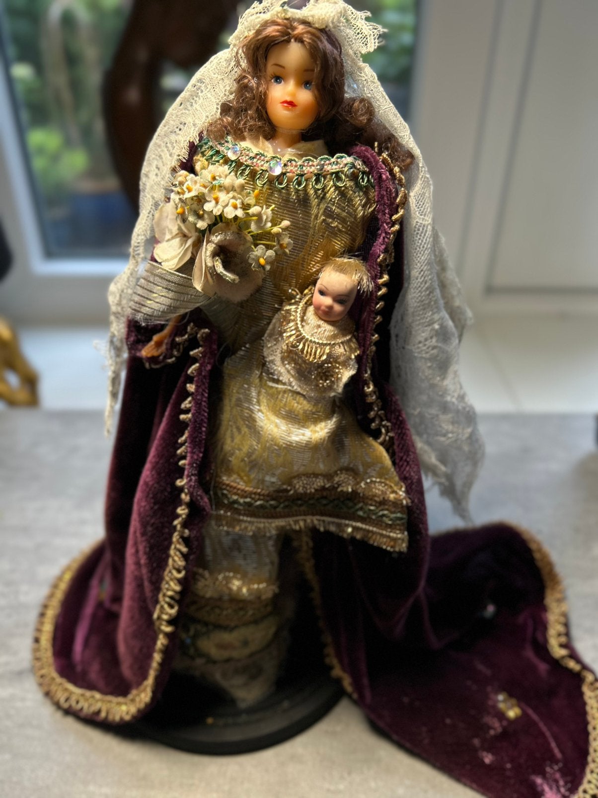 Religie Madonna Jezus beeld stof fluweel op stand, Ophalen of Verzenden
