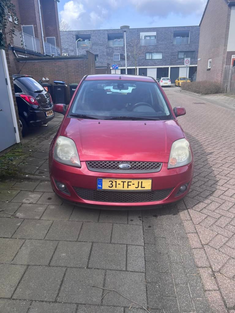 Ford Fiësta 1.3 3DR 2006 – Nieuwe APK tot April 2027!, Auto's, 1299 cc, 40 €/maand, Origineel Nederlands, Handgeschakeld