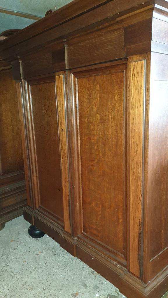 Klassieke houten kast, Ophalen
