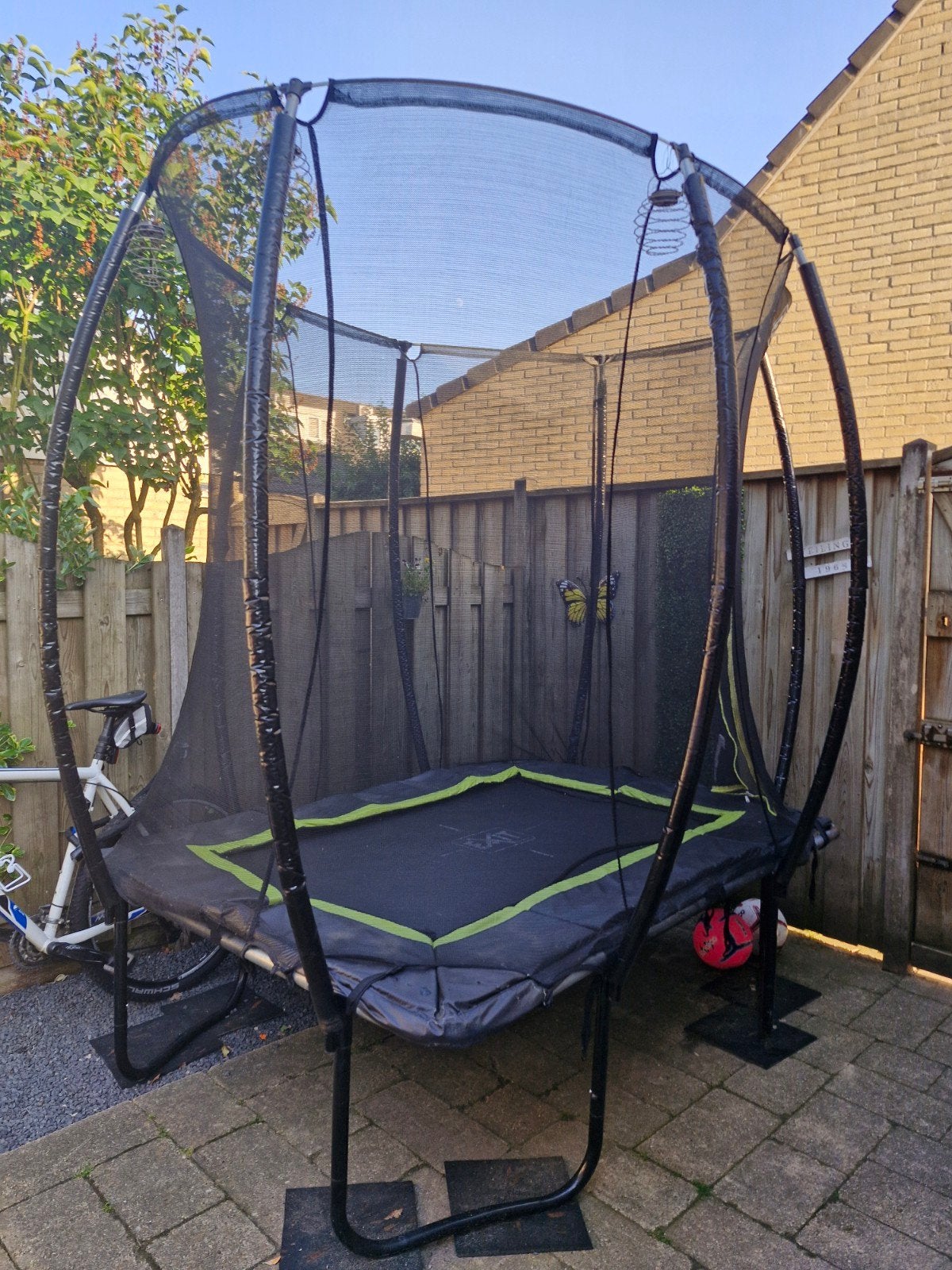 Exit Silhouette trampoline met net - 214 x 153 cm, Ophalen, Gebruikt