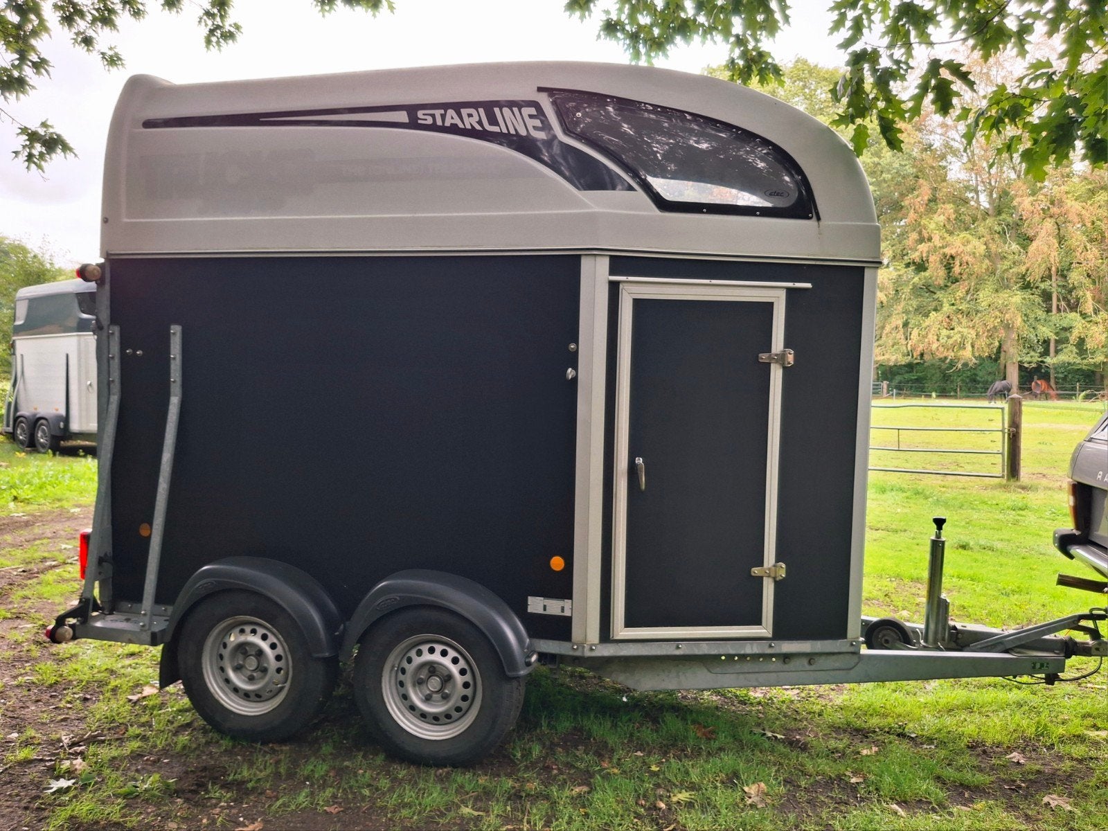 Zeer nette Atec 1.5 paardstrailer met nieuwe wanden en bodem, Ophalen, Zo goed als nieuw, 1½-paards trailer