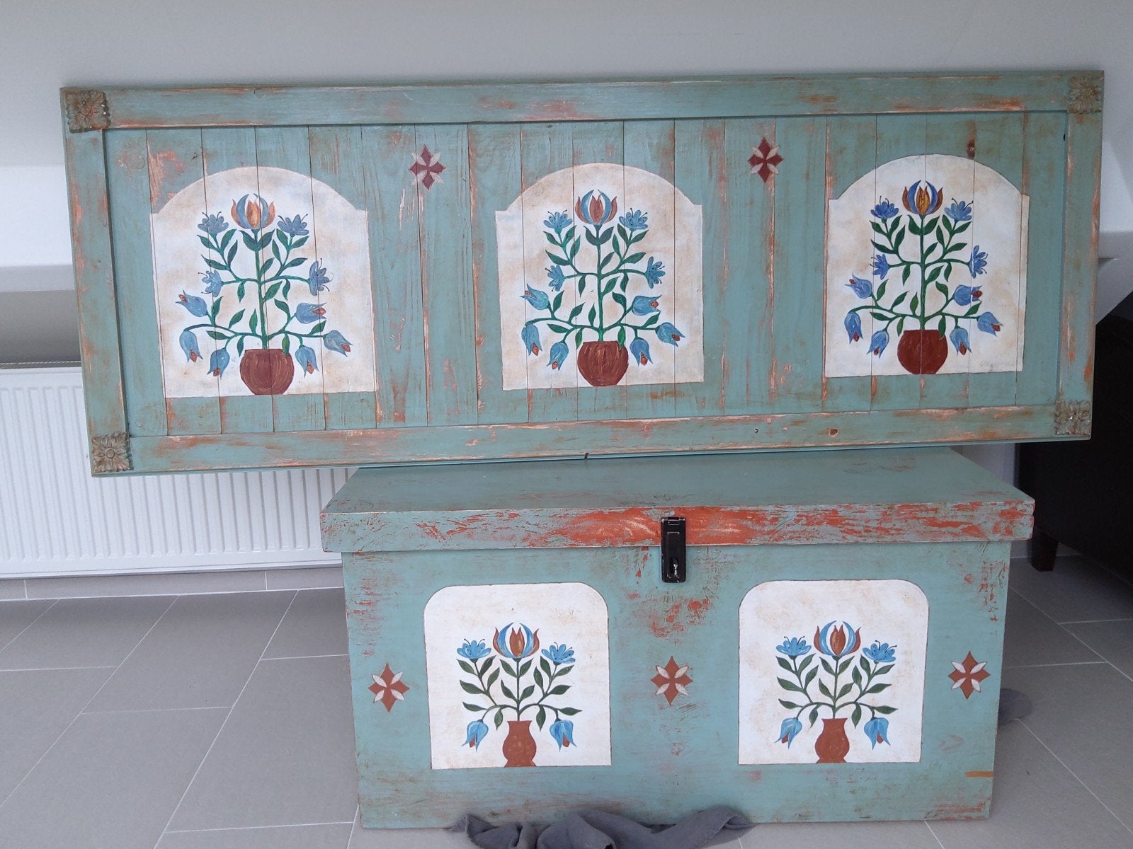 Unieke handgeschilderde kist en wandpaneel- Vintage style, Ophalen