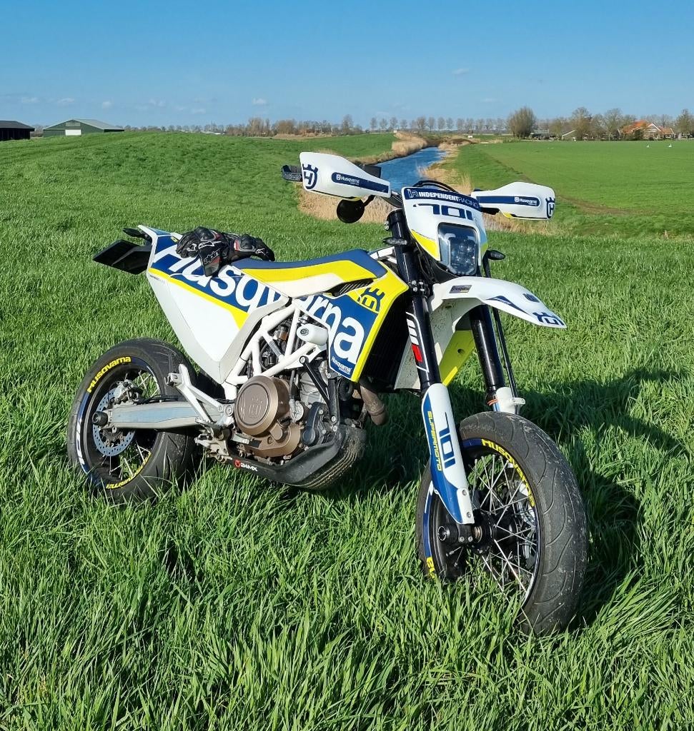 Husqvarna 701 2018 - A2 Vol Vermogen - Topstaat, 693 cc, Particulier, Meer dan 35 kW, Minimaal motorrijbewijs A2